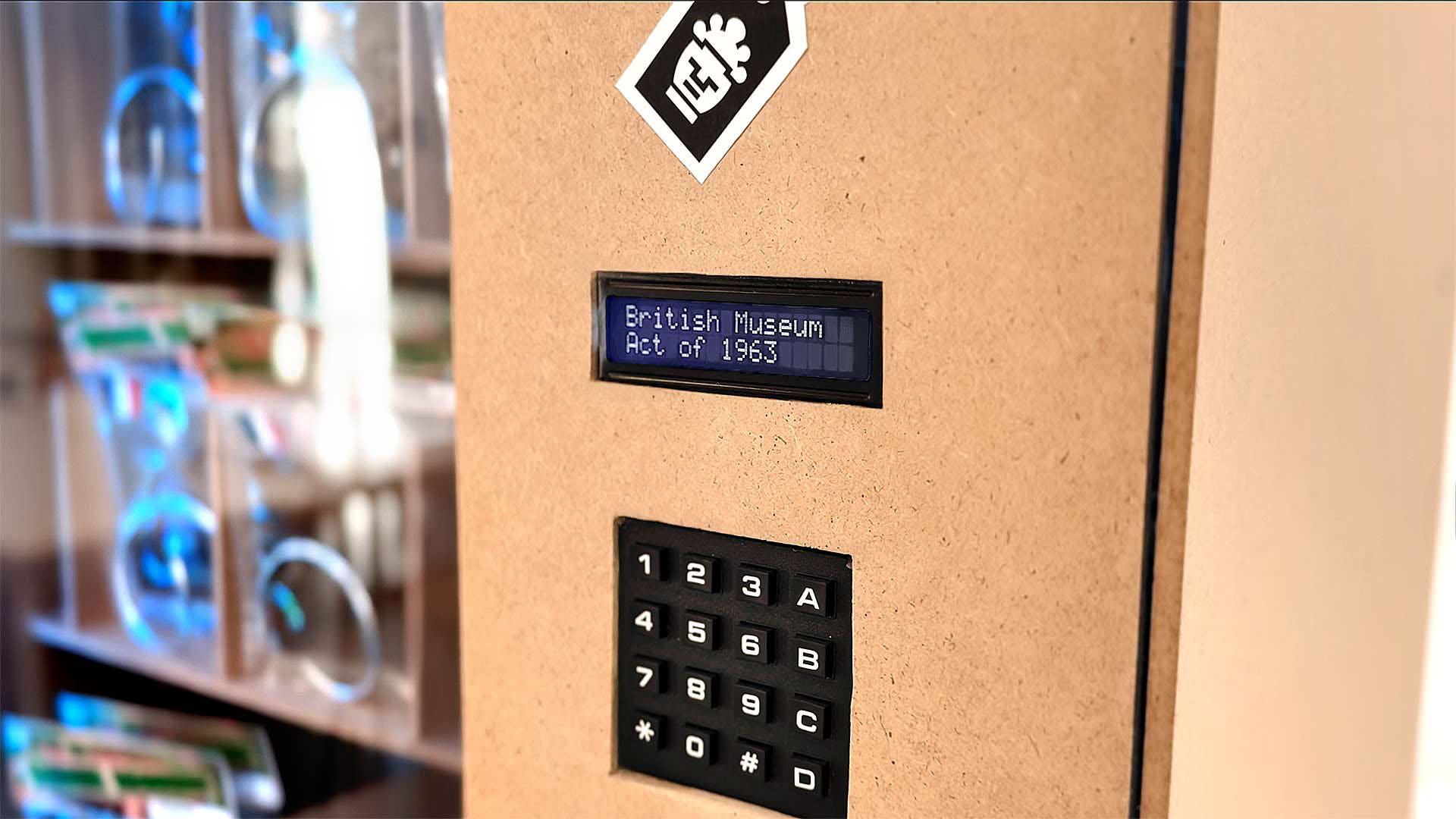 CultureForSale_02 Looted Artifacts Automat // Arduino controlls Segment Display and Keypad