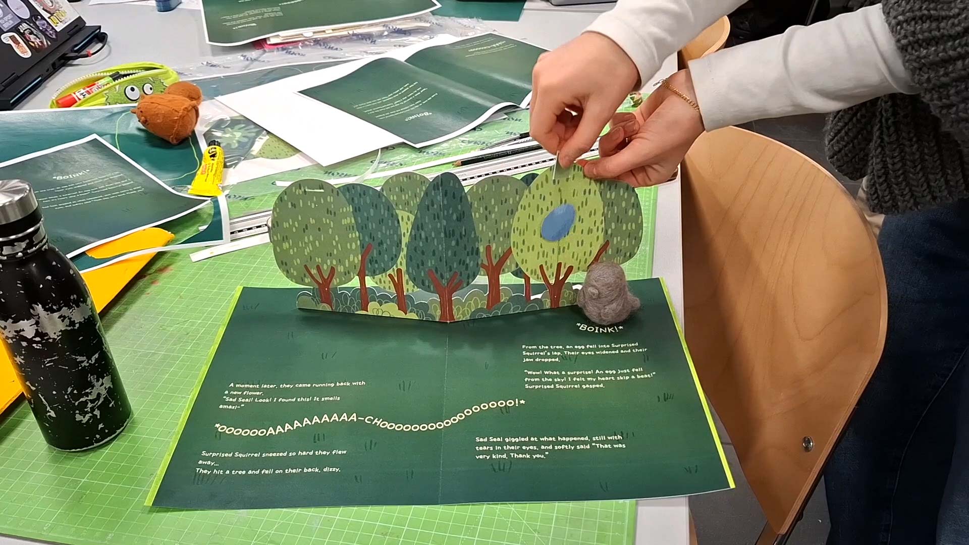 Moodymals_1920x1080_Book_05